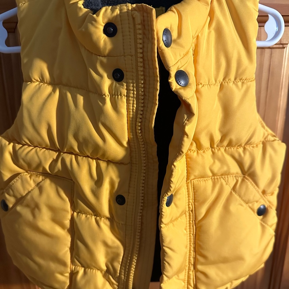 Baby Gap Puffer Vest - Yellow - 12/18 months - Picture 3 of 6